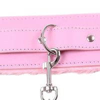 Transform your look with this super cute leather collar! The furry lining makes it cozy to wear around, while the belt adds a playful touch. It's giving major style vibes!