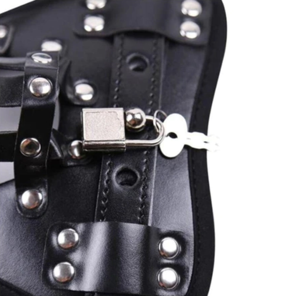 Embrace the allure of surrender with our Jock Straps Chastity Belt. Perfect for spicing up your mornings or igniting passion overnight. Whether during lockdown or at Christmas, it works to fulfill your deepest desires.